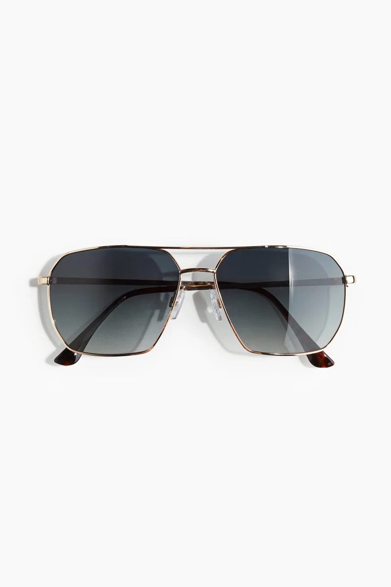 Polarised sunglasses