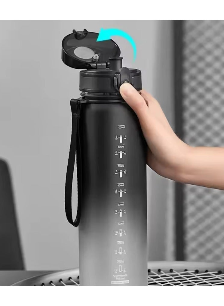 VIUAUAX زجاجة مياه رياضية متدرجة سعة 1 لتر، زجاجة مياه رياضية مع علامة زمنية، غلاية شرب محمولة مقاومة للتسرب وقابلة لإعادة الاستخدام للياقة البدنية والرياضية سعة 1 لتر للرجال والنساء والأطفال والطلاب والتخييم والمكتب والمدرسة وصالة الألعاب الرياضية والتمرين في الهواء الطلق كوب أنيق بسعة كبيرة، مادة البولي كربونات المتينة، قابلة للغسيل اليدوي فقط، لون أسود - Image 4