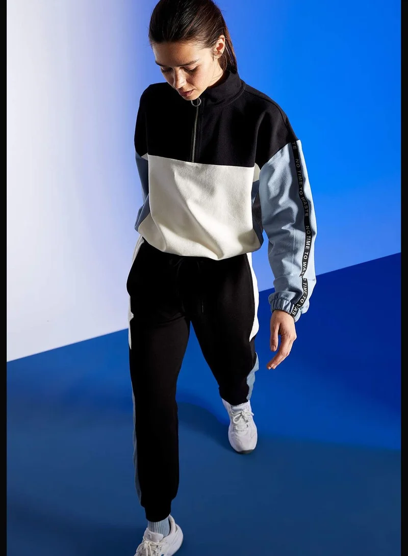 ديفاكتو Woman Athleisure Regular Fit Knitted Sweat Shirt
