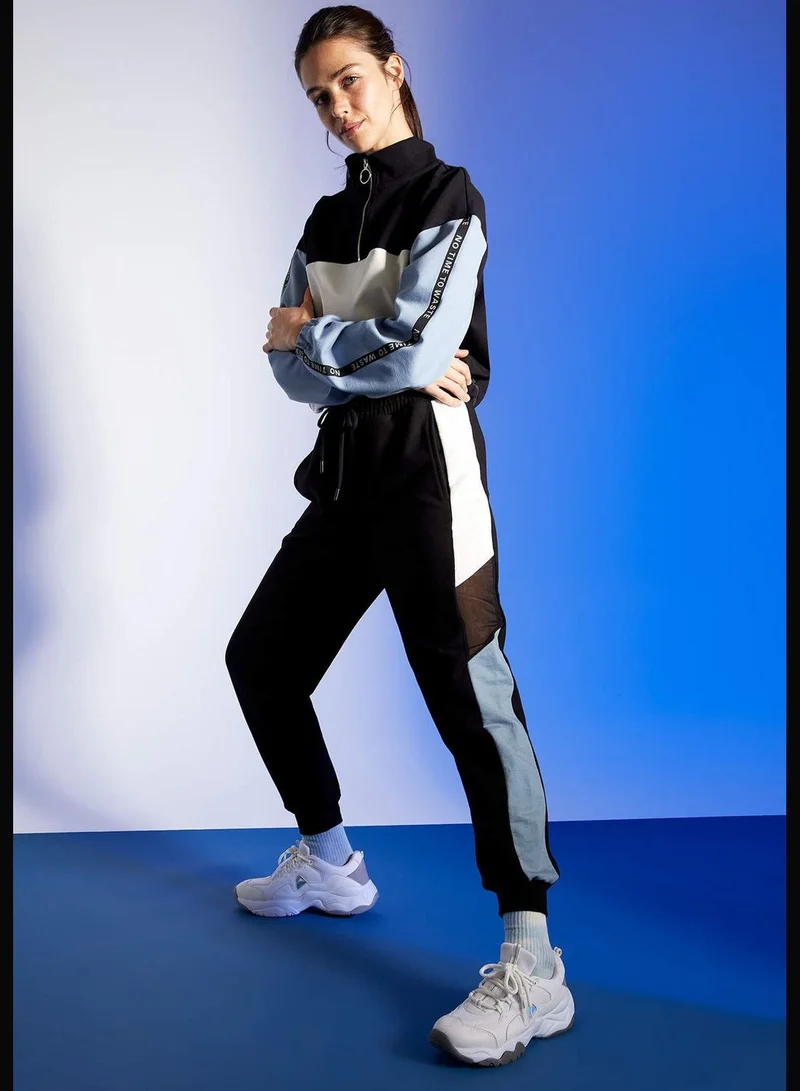 ديفاكتو Woman Athleisure Regular Fit Knitted Sweat Shirt