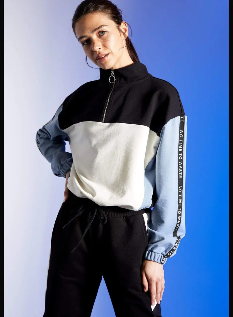 ديفاكتو Woman Athleisure Regular Fit Knitted Sweat Shirt