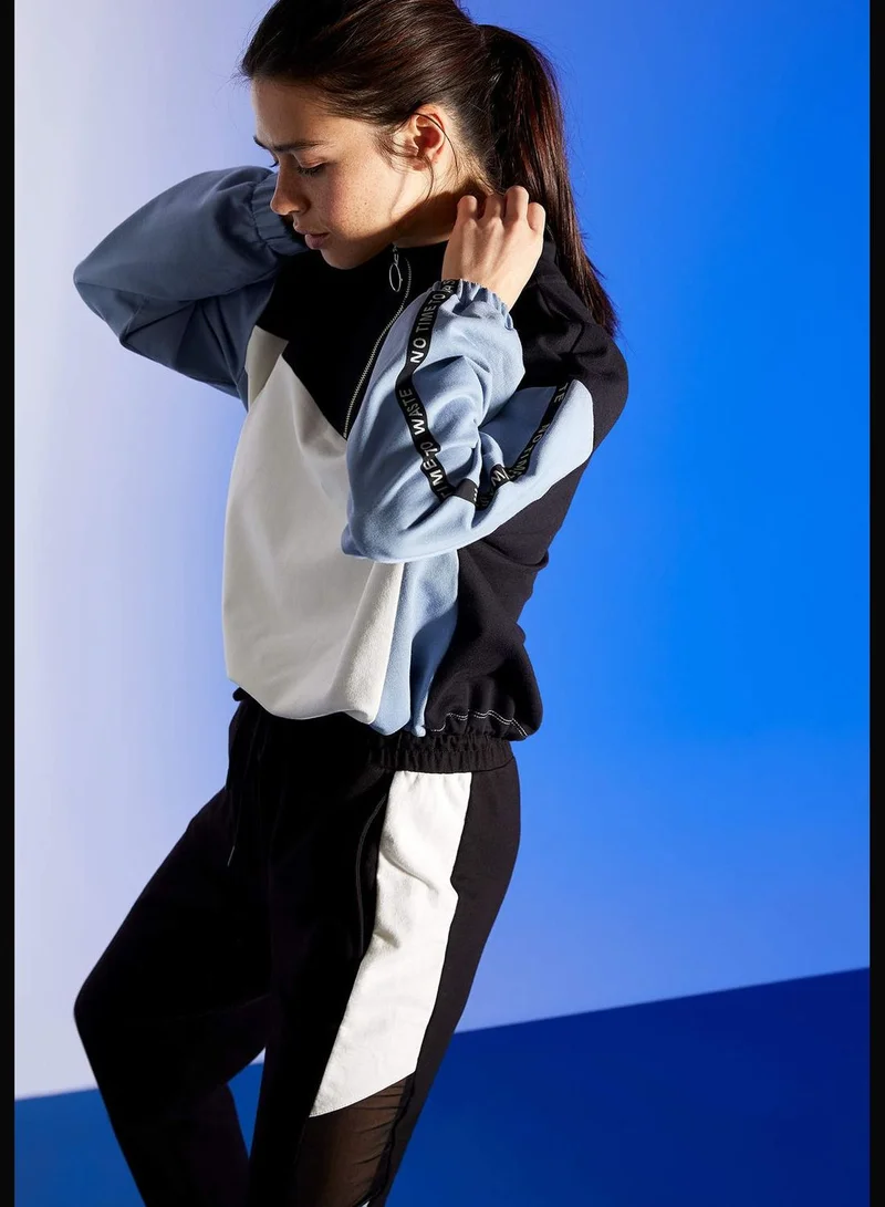 ديفاكتو Woman Athleisure Regular Fit Knitted Sweat Shirt