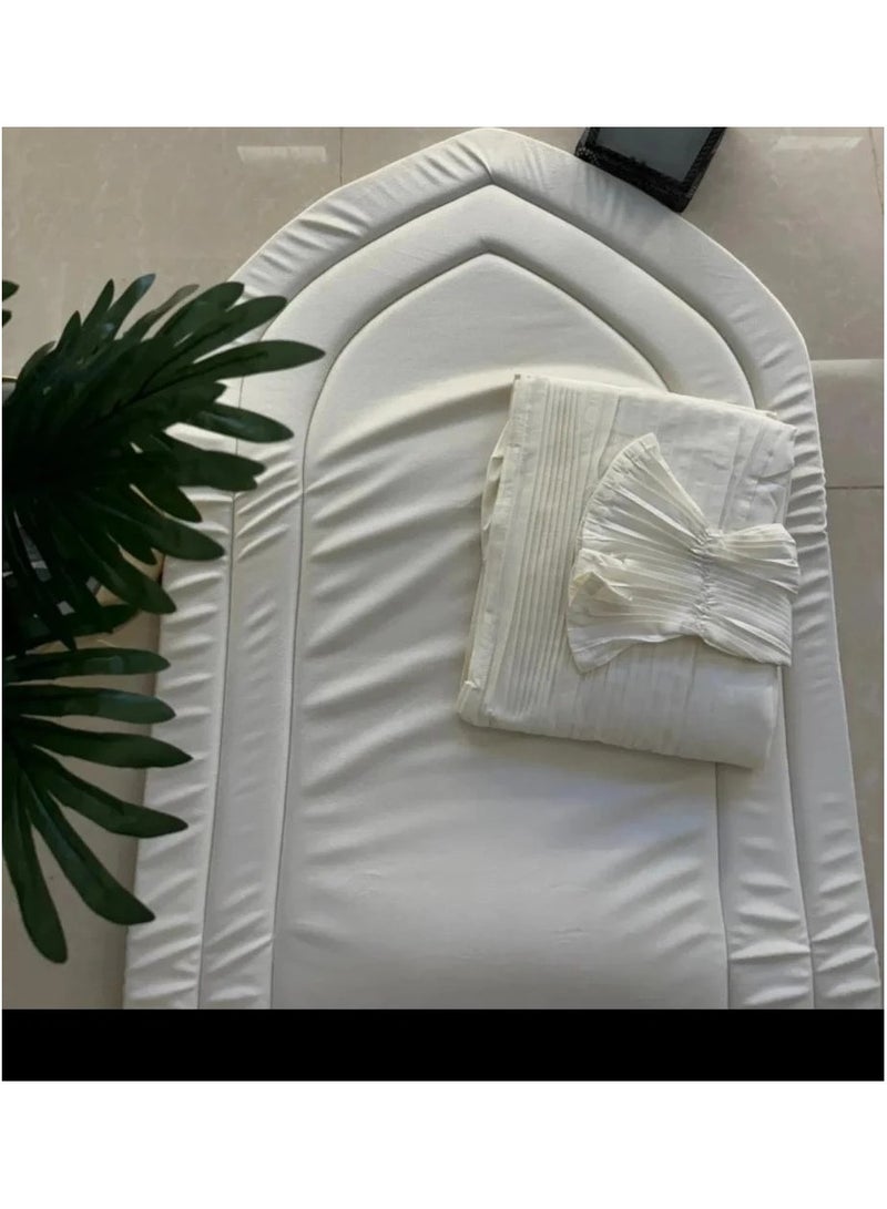 ريد روز طقم صلاة مميز يتكون من سجادة صلاة ببطانة اسفنج على شكل المحراب . واسدال صلاة مرد وطرحة متصلة . مقاس واحد كبير للنساء . الطقم يكون داخل حافظة بلاستيك بسحاب ليسهل تقديمها هدايا للاحباب مناسبة لجميع المناسبات رمضان والحج والعمرة والاعياد. - Image 1