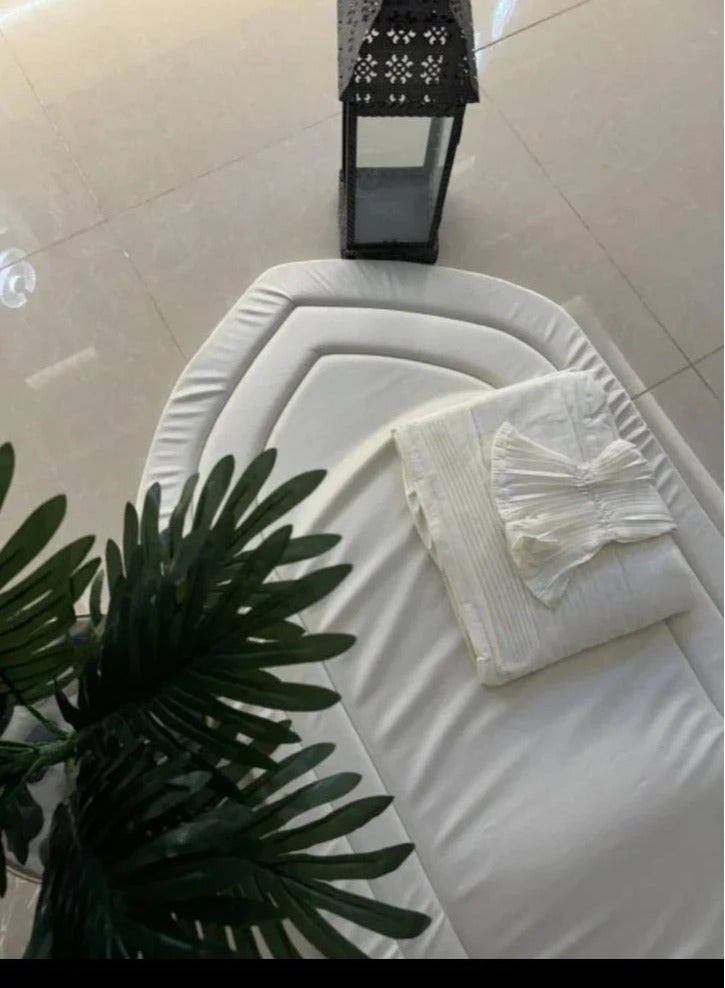 ريد روز طقم صلاة مميز يتكون من سجادة صلاة ببطانة اسفنج على شكل المحراب . واسدال صلاة مرد وطرحة متصلة . مقاس واحد كبير للنساء . الطقم يكون داخل حافظة بلاستيك بسحاب ليسهل تقديمها هدايا للاحباب مناسبة لجميع المناسبات رمضان والحج والعمرة والاعياد. - Image 3