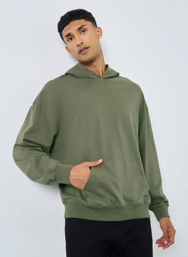 Styli Styli Men Olive Oversized Back Embroidered Fleece Hoodie