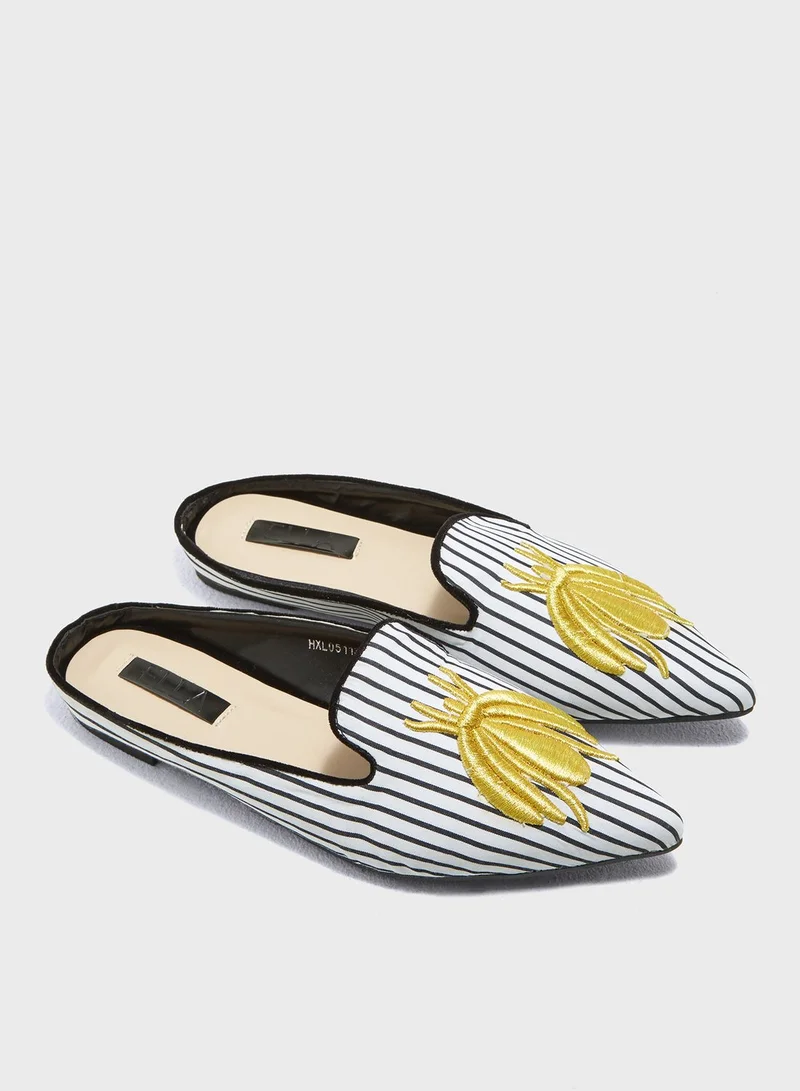 ELLA Shanelle embroidered motif Slip on