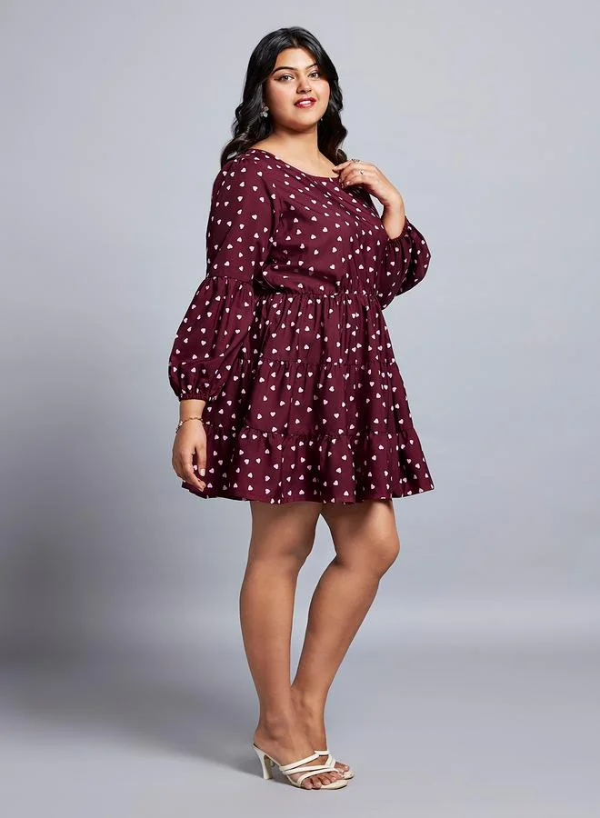 جلو باص فستان قصير بمقاس كبير وكسرات