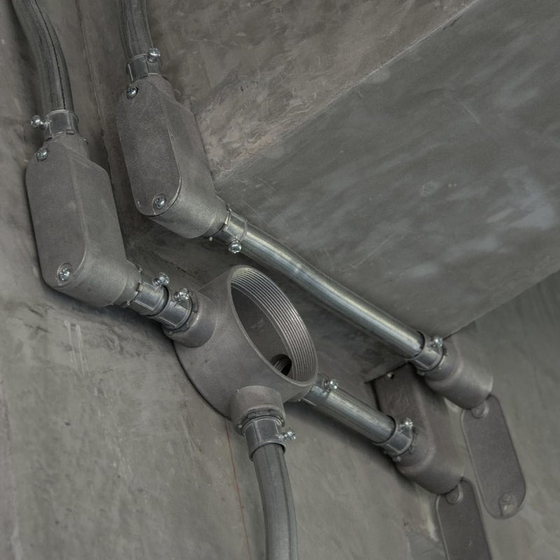 TayMac RLB125 Threaded LB Conduit Body, Die Cast Aluminum, Stamped Steel Cover, 1 4-Inch , Gray - Image 2