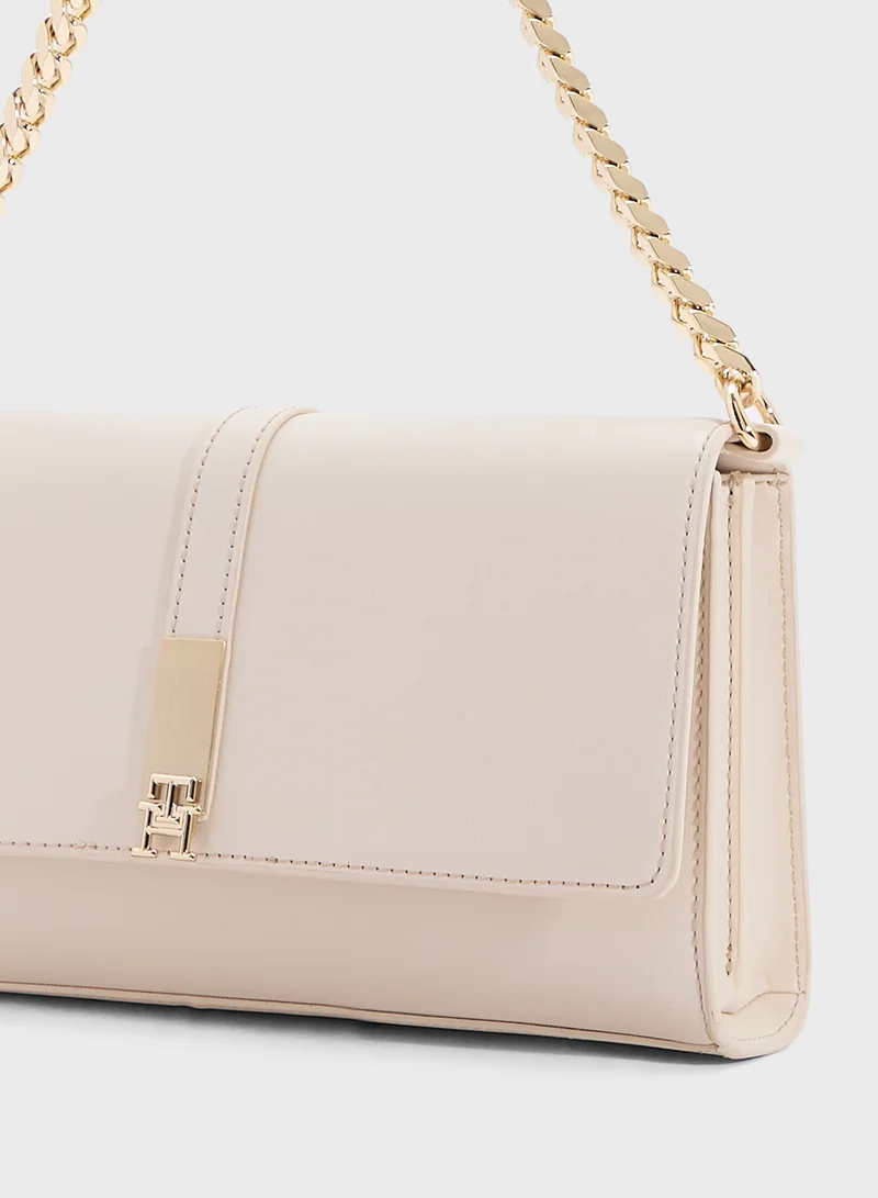 TOMMY HILFIGER HERITAGE CONVERTIBLE CROSSBODY BAG WITH CHAIN
