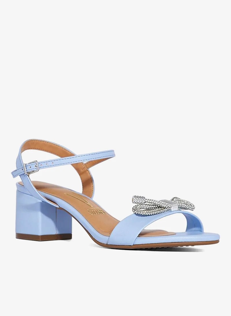 فيزانو صنادل بكعب متوسط وحزام كاحل من آيفي