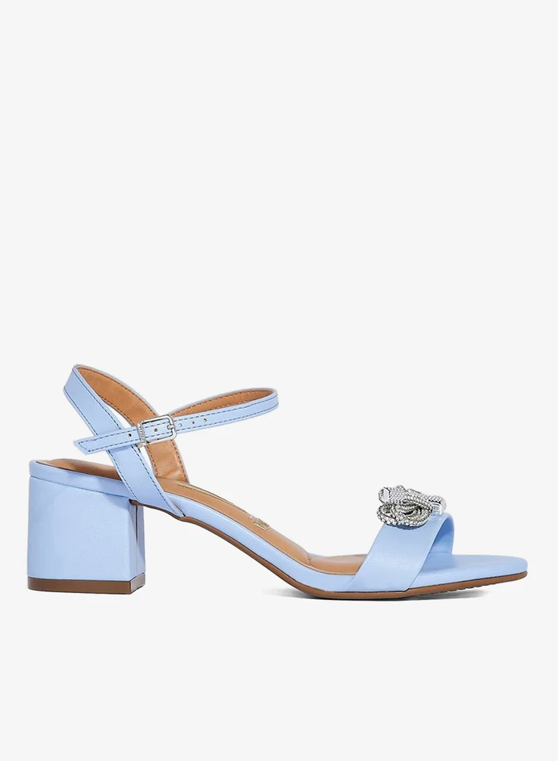 فيزانو صنادل بكعب متوسط وحزام كاحل من آيفي