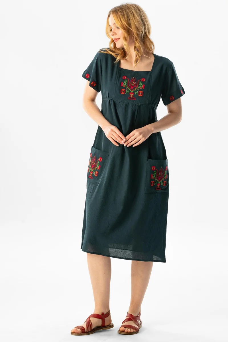 اليش شيل بيزي Embroidered Pocket Dress