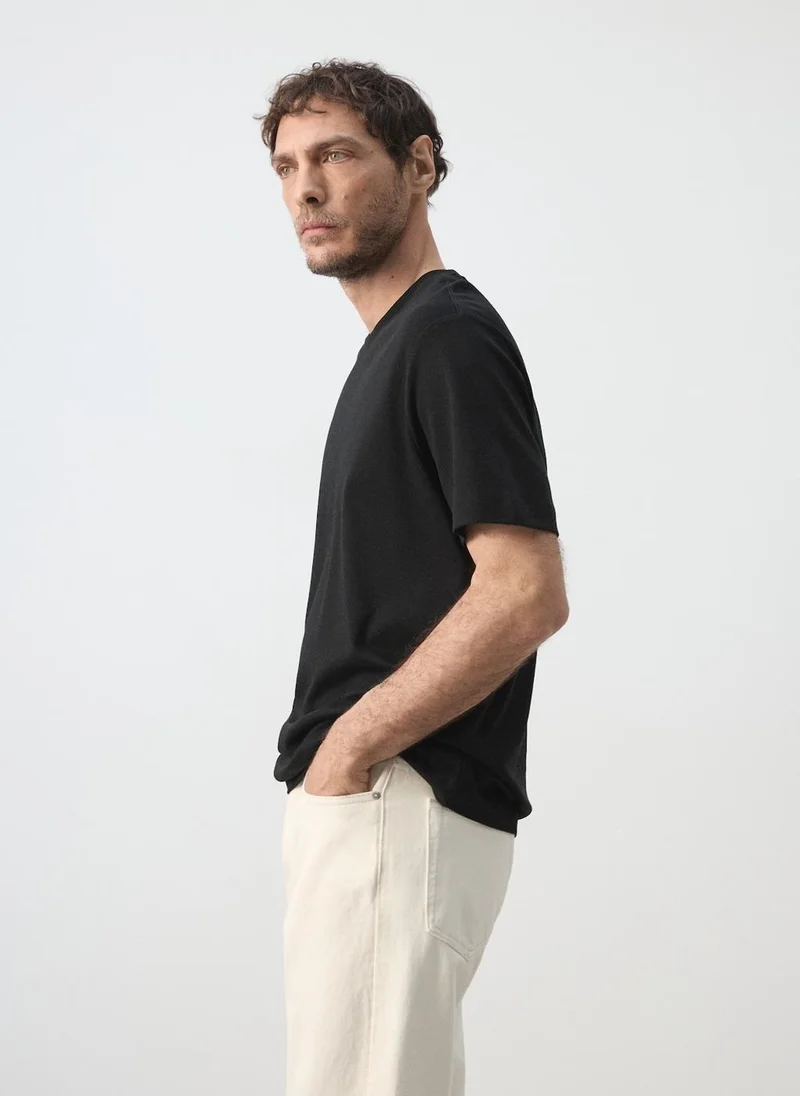 Mango Man 99-NEGRO Regular Fit T-Shirt 200Gsm for Men | Best Price UAE