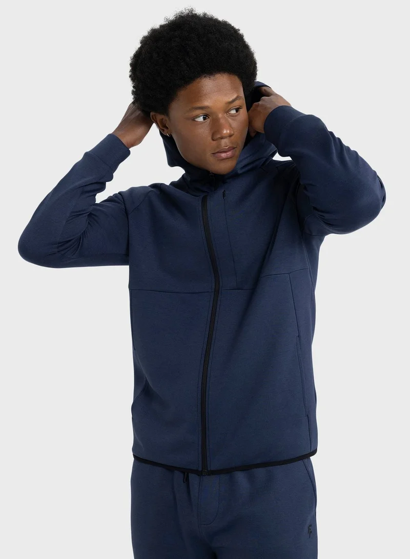 ديفاكتو هودي رجالي بقصة ضيقة