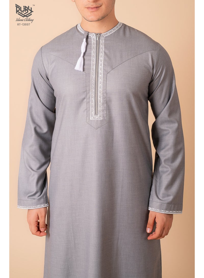 RUBY ISLAMIC CLOTHING LIGHT GREY Omani/Emirati Dishdasha – Men's Omani/Emirati Style Thobe Kandura Classic - Full-Length Long Sleeve Islamic Jubbah - Image 3