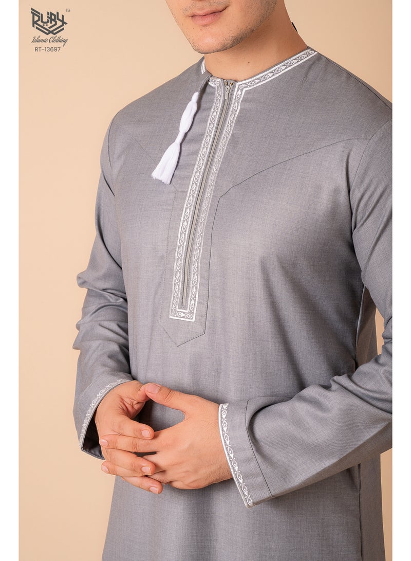RUBY ISLAMIC CLOTHING LIGHT GREY Omani/Emirati Dishdasha – Men's Omani/Emirati Style Thobe Kandura Classic - Full-Length Long Sleeve Islamic Jubbah - Image 4
