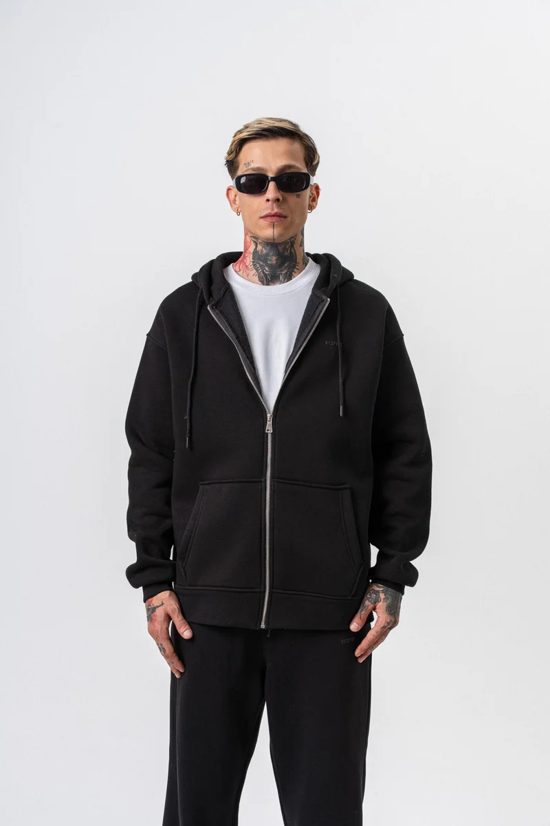 ريسباير هودي رجالي أساسي واسع (Oversize) بسحاب (Zip) بغطاء رأس بتفاصيل نص "Respire" لون أسود