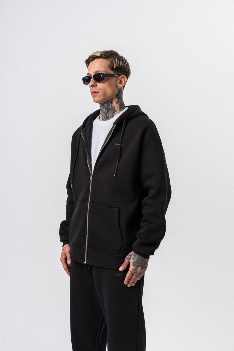 ريسباير هودي رجالي أساسي واسع (Oversize) بسحاب (Zip) بغطاء رأس بتفاصيل نص "Respire" لون أسود - Image 1