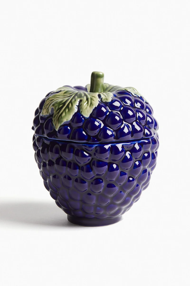 اتش اند ام وعاء من الفخار بغطاء