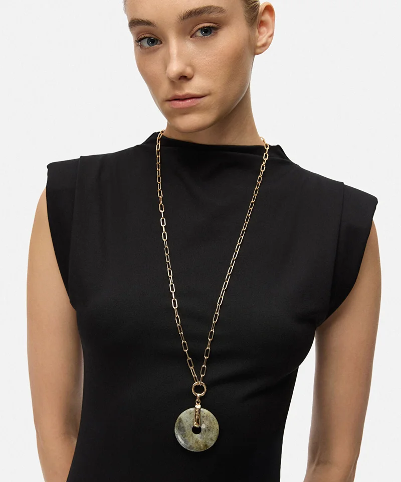 ابيكول Necklace with Contrasting Resin