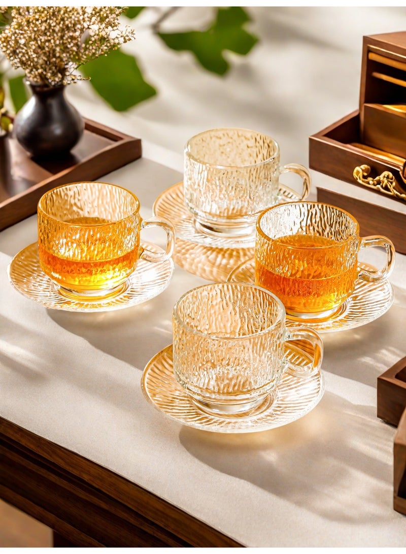 نهر قو 8 عبوات من فناجين القهوة الزجاجية الباروكية مع صحون، تتضمن 4 فناجين زجاجية شفافة و4 صحون زجاجية شفافة، 8 قطع في المجموع، فناجين إسبريسو زجاجية بمقابض، فناجين قهوة زجاجية للاتيه والكابتشينو والموكا والشوكولاتة الساخنة والشاي والعصير والمشروبات الساخنة أو المثلجة، سعة 160 مل. - Image 3