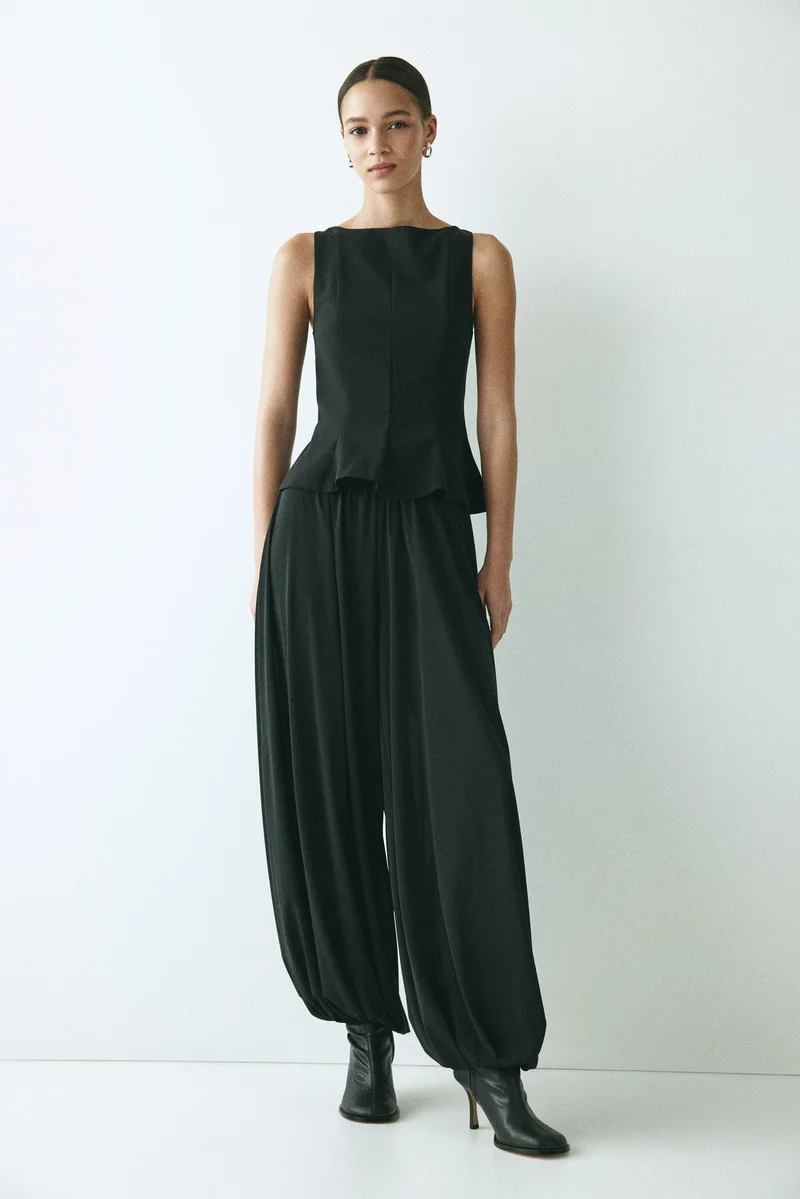 اتش اند ام بلوزة بيبلوم بتصميم محدد للجسم