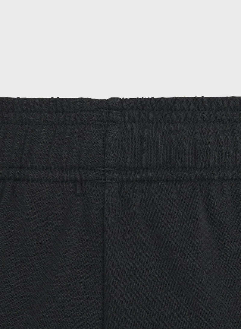 adidas شورت الشعار الكبير