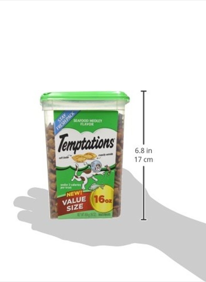 TEMPTATIONS Classic Crunchy and Soft Cat Treats Seafood Medley Flavor, 16 oz. Tub - Image 3