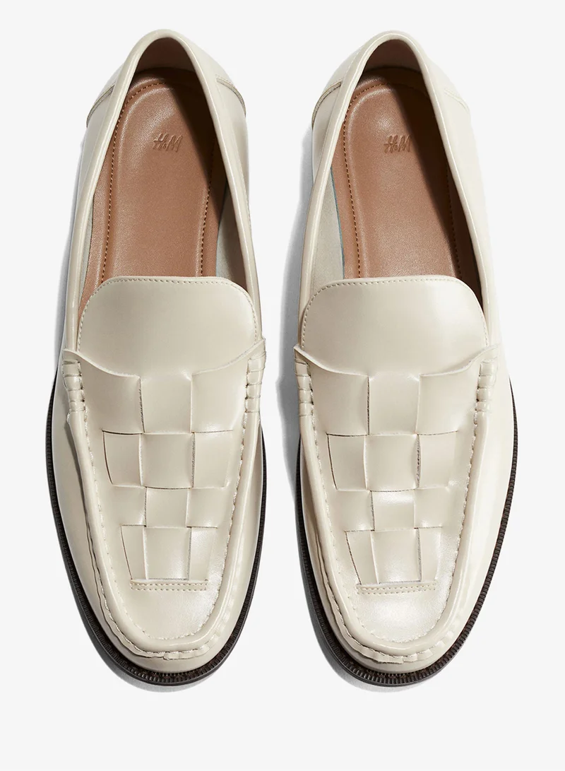 اتش اند ام حذاء لوفر بتصميم مضفر