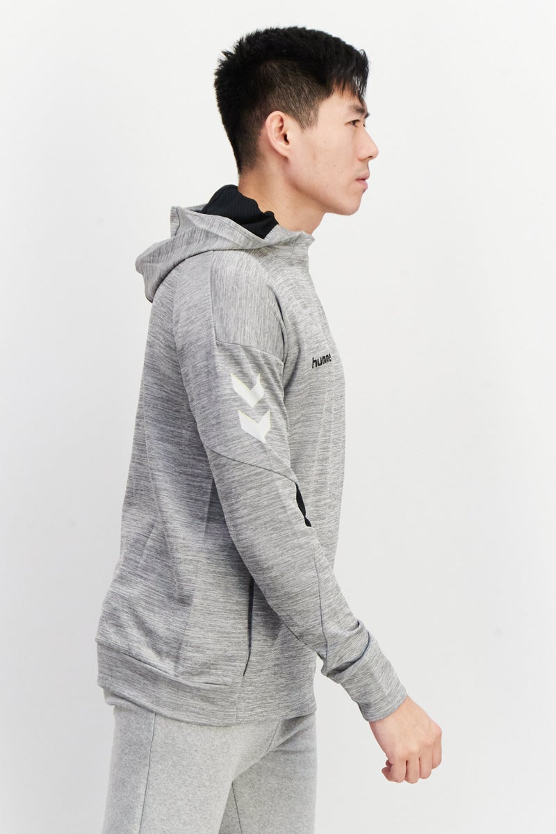 Hummel سويت شيرت رياضي للرجال بأكمام طويلة بشعار العلامة التجارية، رمادي - Image 3