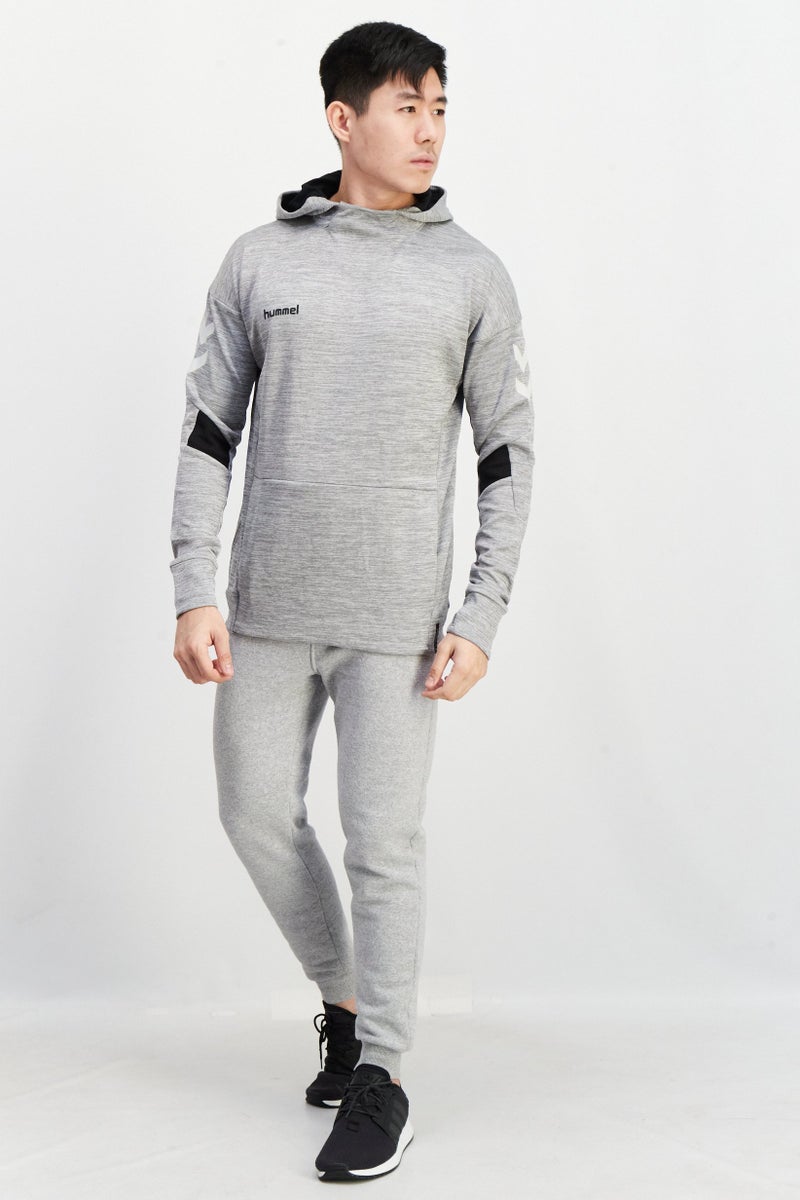 Hummel سويت شيرت رياضي للرجال بأكمام طويلة بشعار العلامة التجارية، رمادي - Image 4