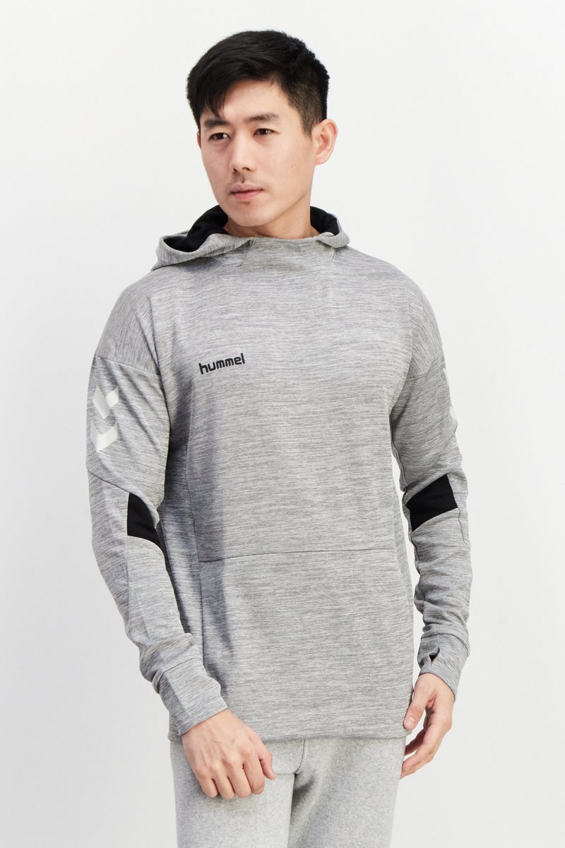 Hummel سويت شيرت رياضي للرجال بأكمام طويلة بشعار العلامة التجارية، رمادي - Image 1