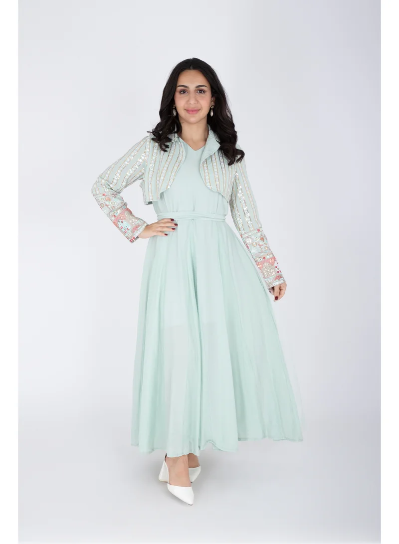 اكسا فستان مطرز بنقوش عصرية من قطعتين