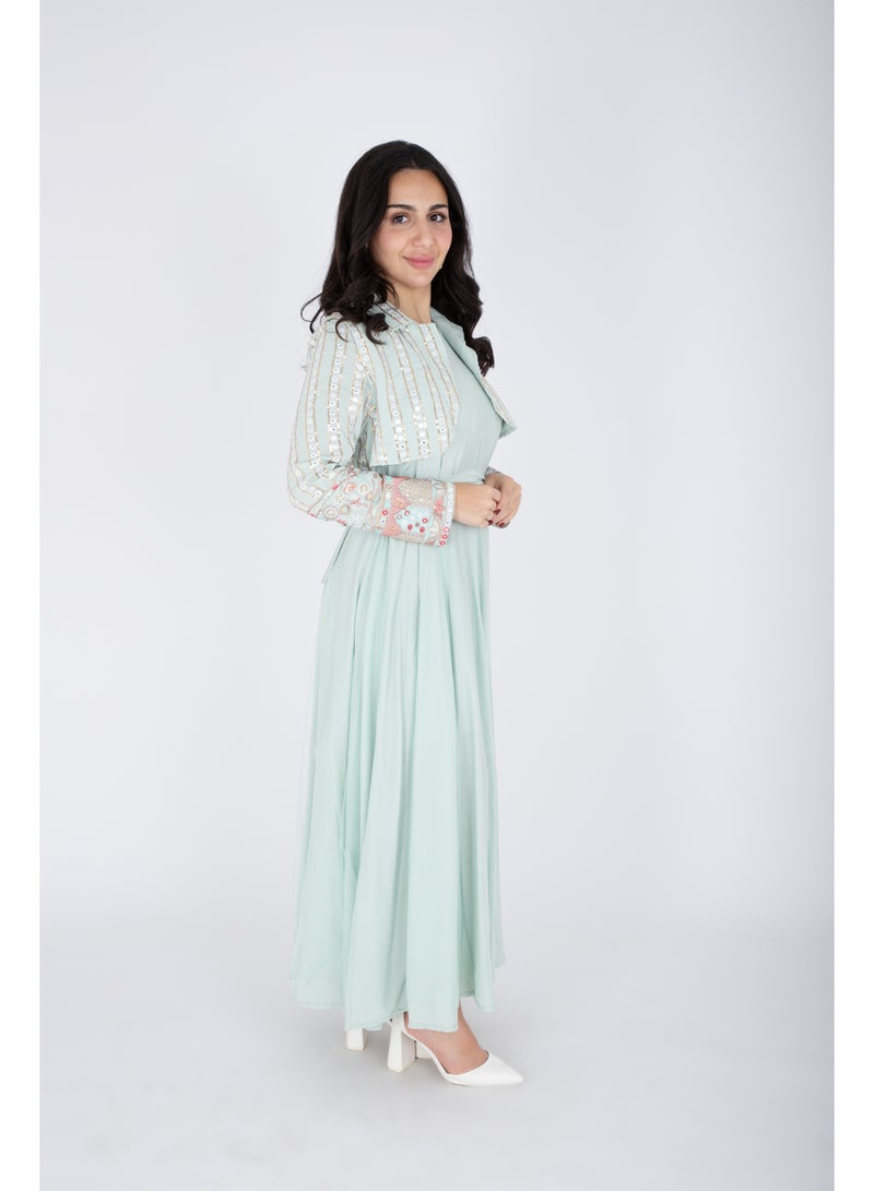 اكسا فستان مطرز بنقوش عصرية من قطعتين - Image 2