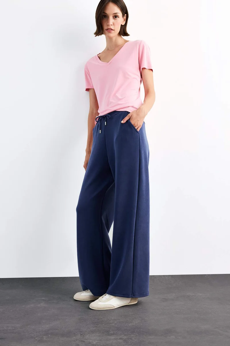 ديفاكتو V-Neck Modal Short Sleeve T-Shirt