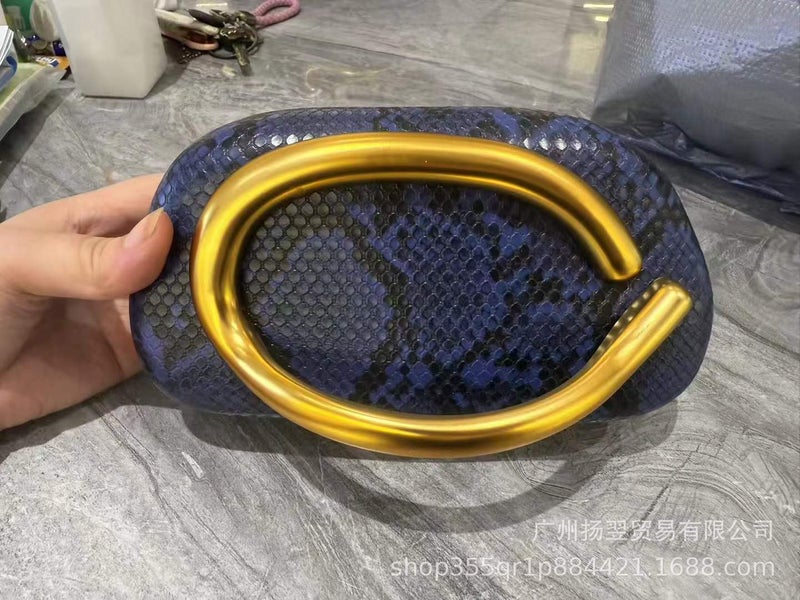 Women'S Trendy Snake Pattern Clutch Bag Popular Crossbody Bag Shoulder Bag Mobile Phone Bag Shaped Bag - Image 1