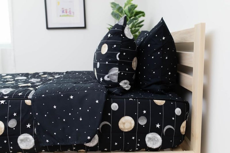 Beddys Space Theme Durable Zipper Bedding for Kids Bed in a Bag Black Sheets and Universe Galaxy Comforter with Stars Solar System Includes Pillowcase and Sham Easy to Make and Wash