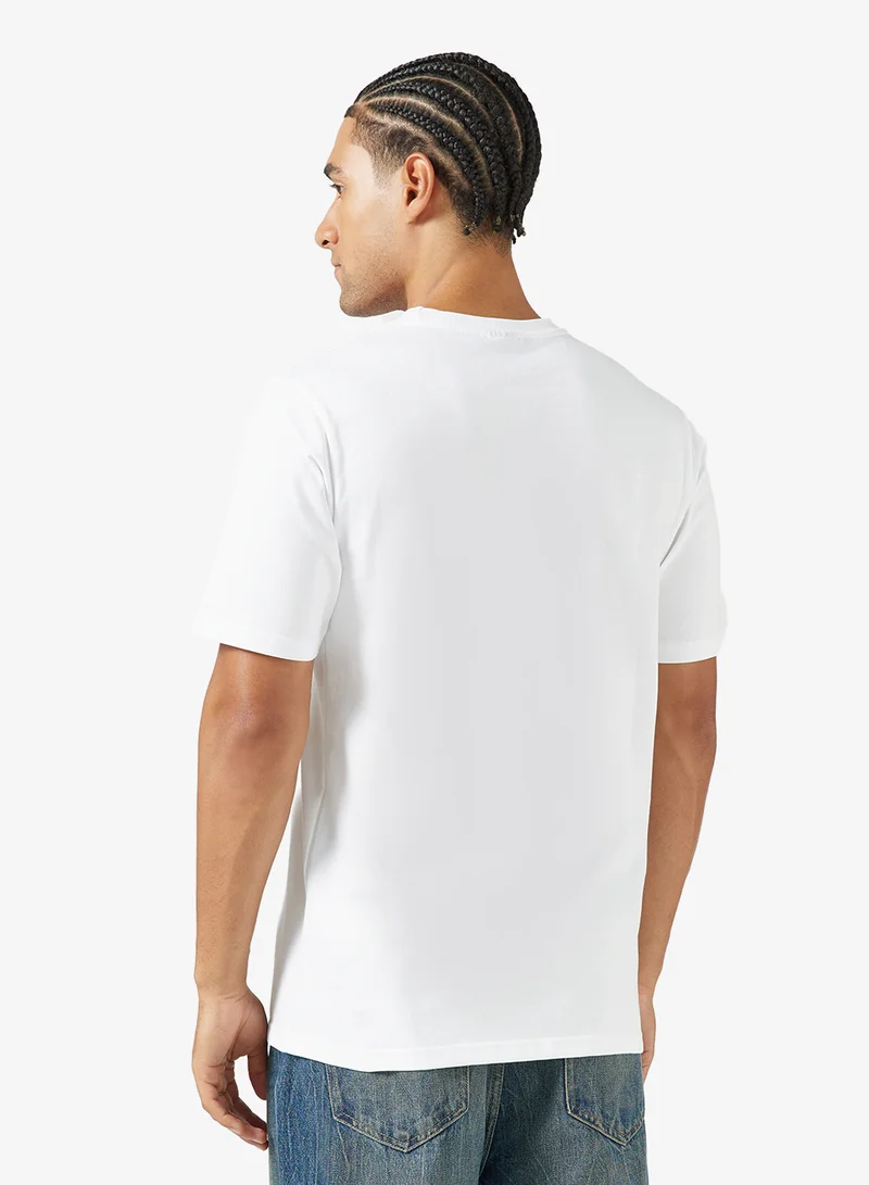 سفنتي فايف تيشيرت بطباعة جرافيك