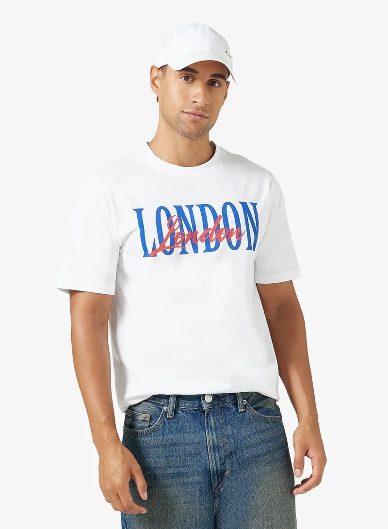 سفنتي فايف تيشيرت بطباعة جرافيك