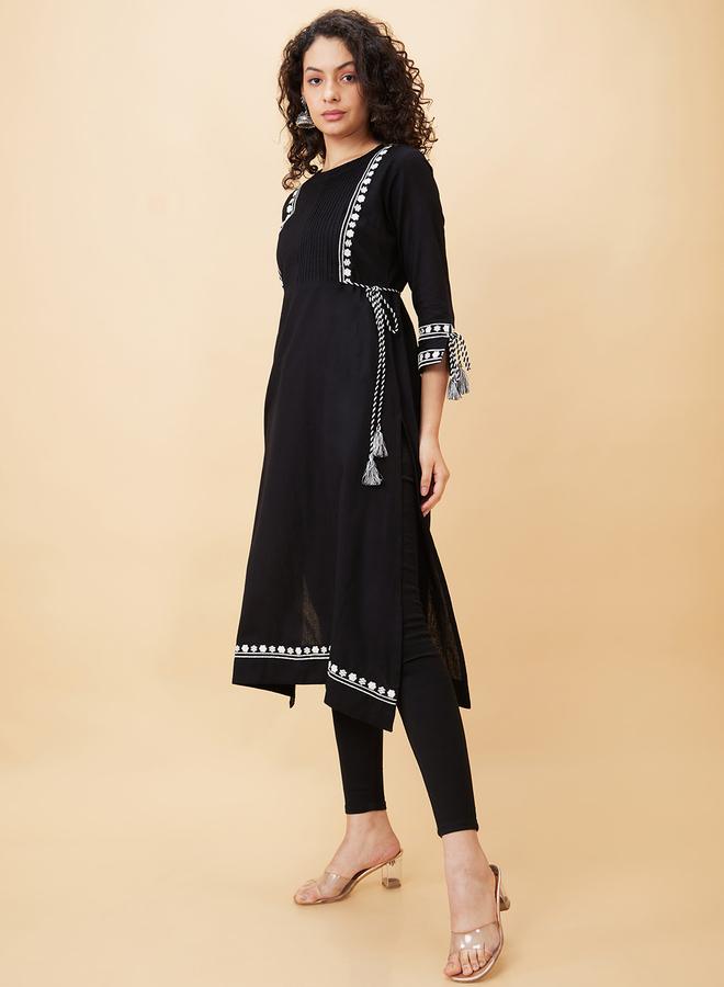 Globus Embroidered Round Neck Cotton Straight Kurta - Image 4