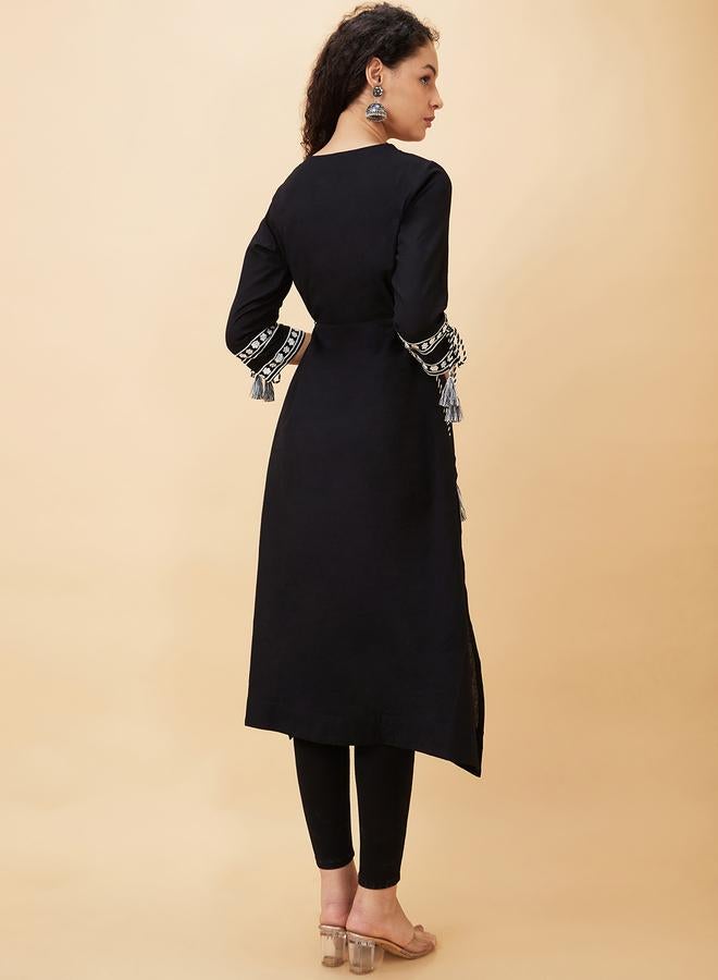 Globus Embroidered Round Neck Cotton Straight Kurta - Image 3