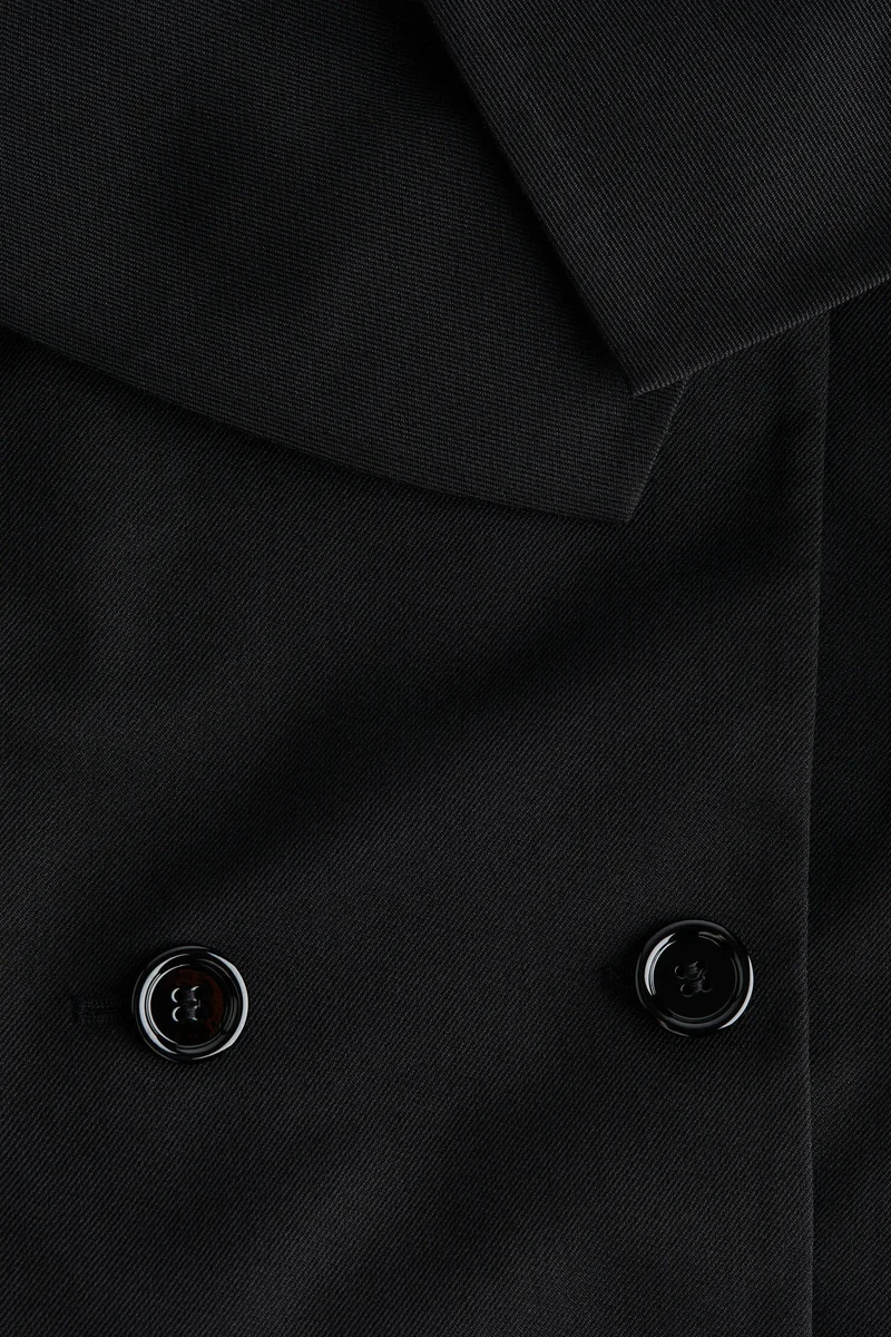 اتش اند ام بليزر بتصميم أكتاف مكشوفة