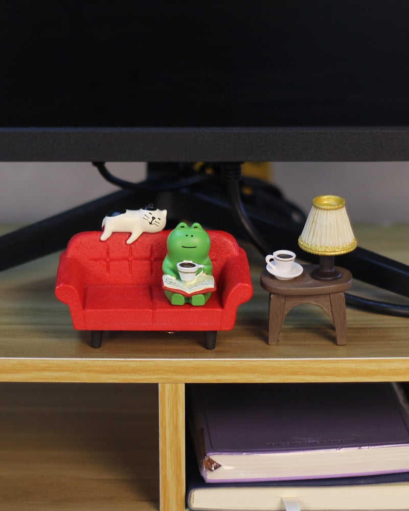 Mevodeata Cute Mini Frog Figurine with Small Sofa and Lamp Table Resin Frog Figure for Office Decor (Red Long Sofa) - Image 3