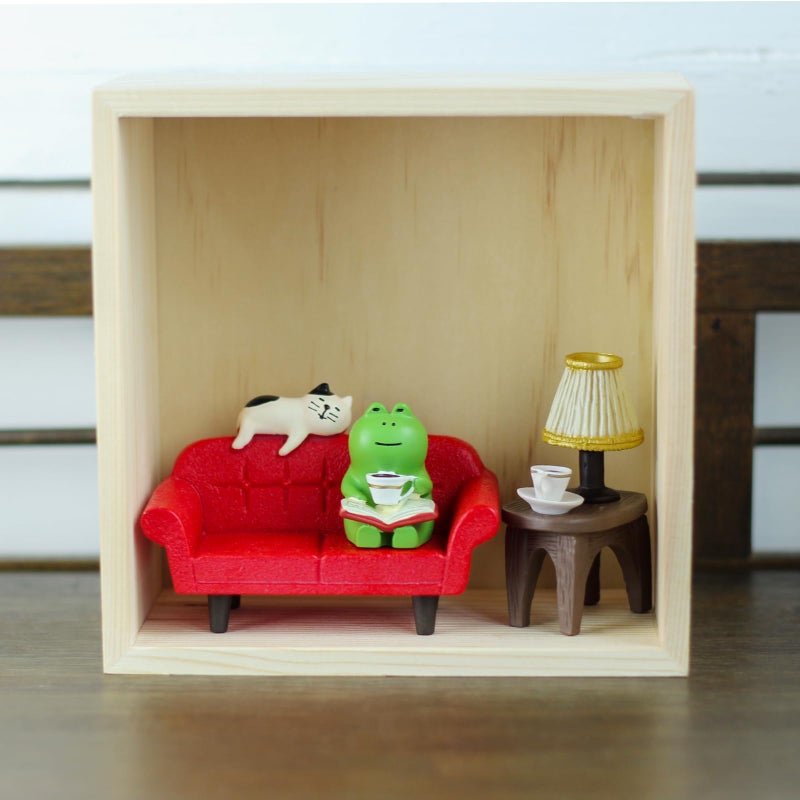 Mevodeata Cute Mini Frog Figurine with Small Sofa and Lamp Table Resin Frog Figure for Office Decor (Red Long Sofa) - Image 4