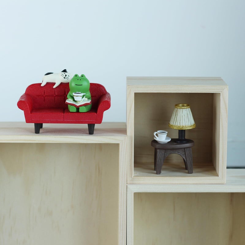 Mevodeata Cute Mini Frog Figurine with Small Sofa and Lamp Table Resin Frog Figure for Office Decor (Red Long Sofa) - Image 5