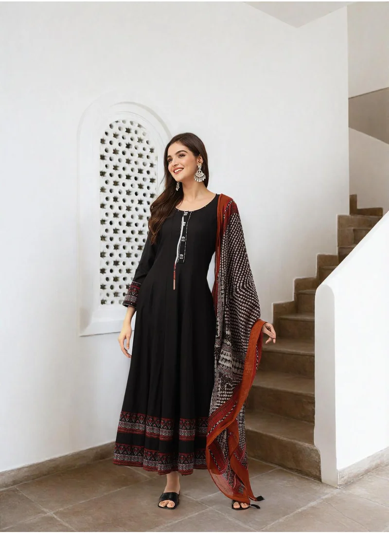 آي شين Women's Black Rayon Embellished Tunic Full Length Casual Straight Fit Kurta Set