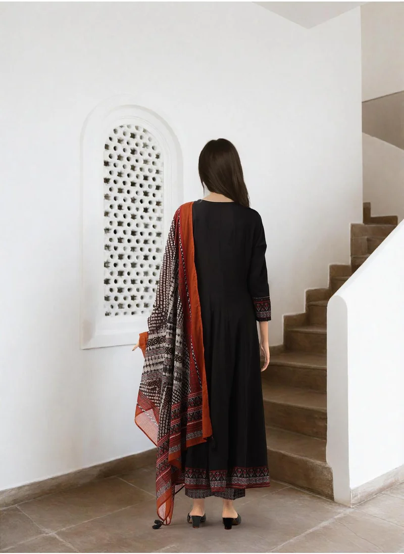 آي شين Women's Black Rayon Embellished Tunic Full Length Casual Straight Fit Kurta Set