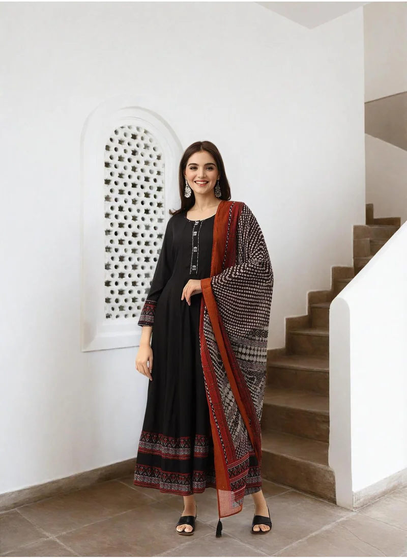 آي شين Women's Black Rayon Embellished Tunic Full Length Casual Straight Fit Kurta Set