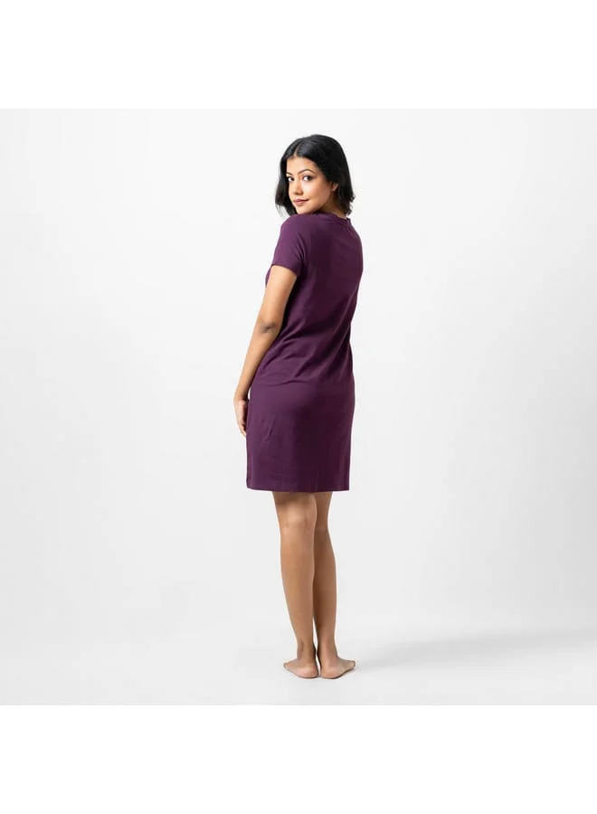 Aadaraya Aadaraya Slogan Print Sleepshirt with Short Sleeves and Crew Neck