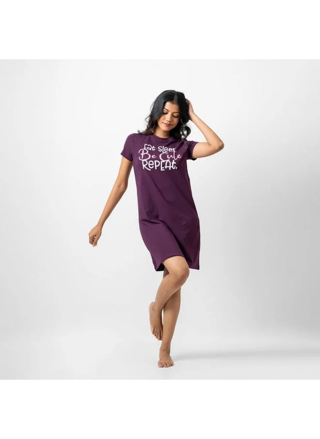 Aadaraya Aadaraya Slogan Print Sleepshirt with Short Sleeves and Crew Neck